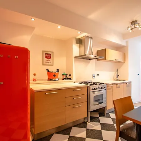 White Tower ترييستي